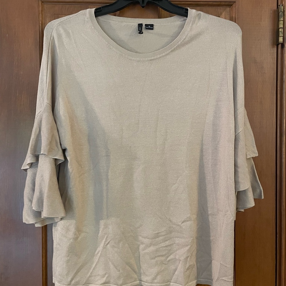 New Directions Cream/Tan Ruffle Sleeve‎ Lightweight Sweater, NWT, Size XL